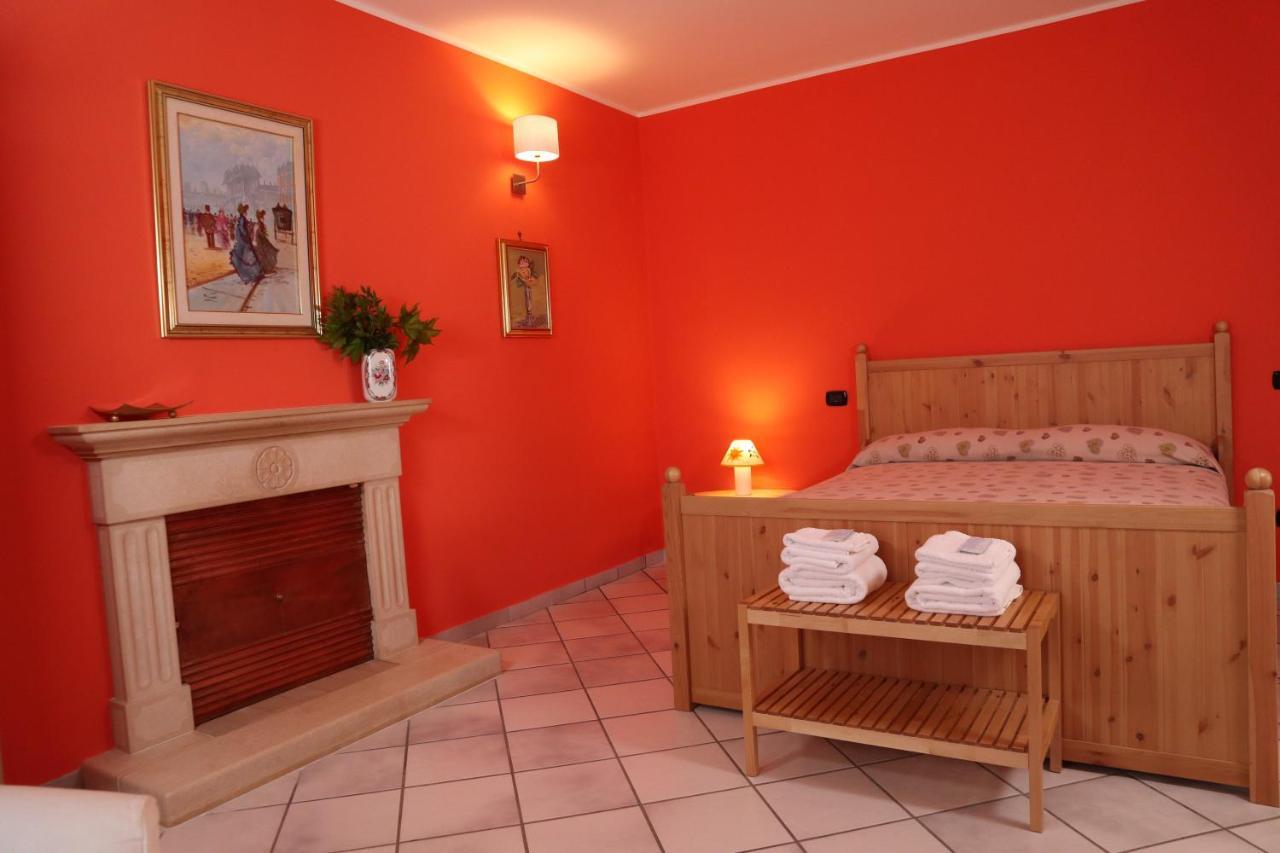 B&B La Casa Del Sole Controne Exteriör bild